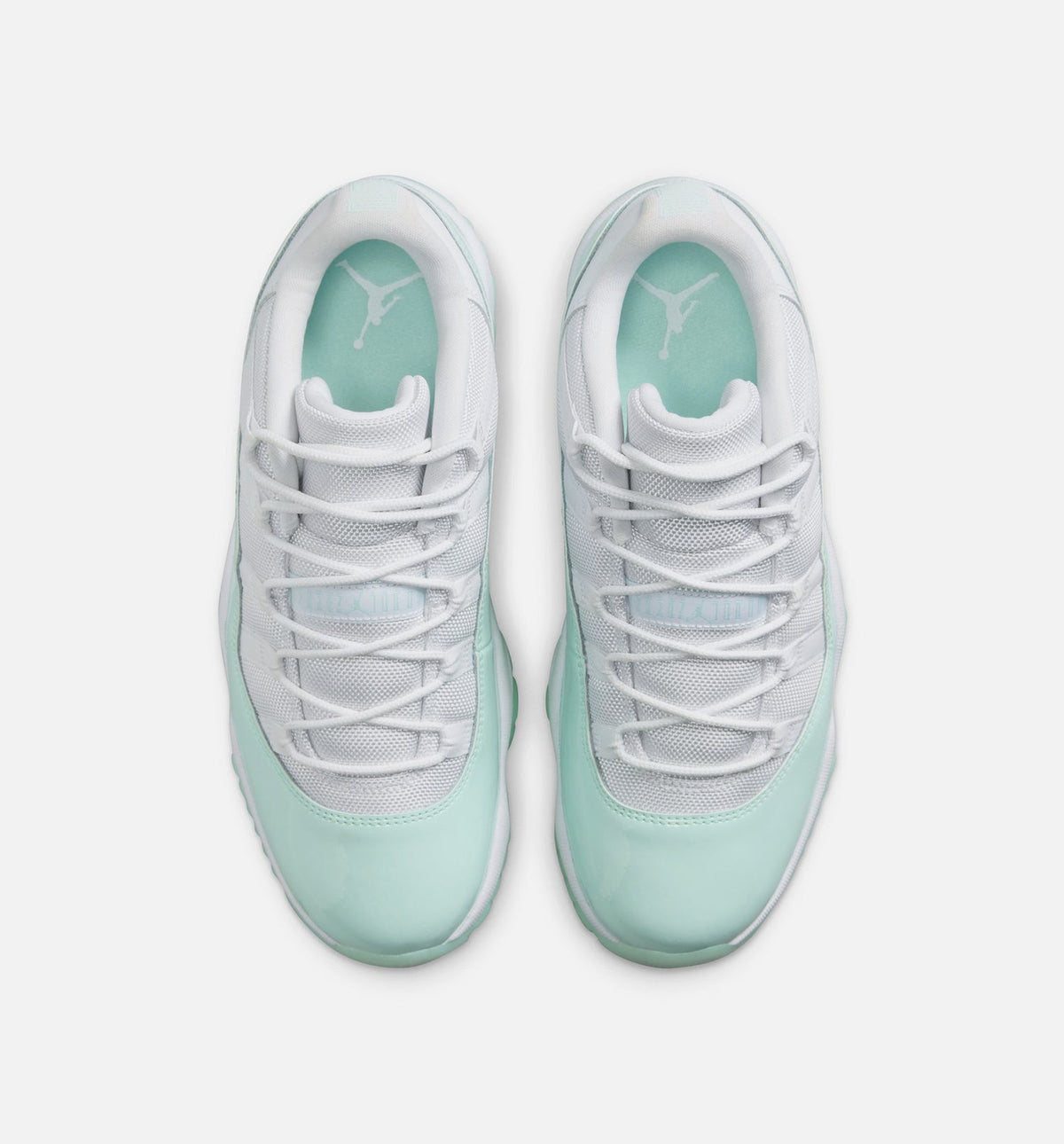 Air Jordan 11 Retro Low Igloo 女子运动鞋 - 白/冰窟青