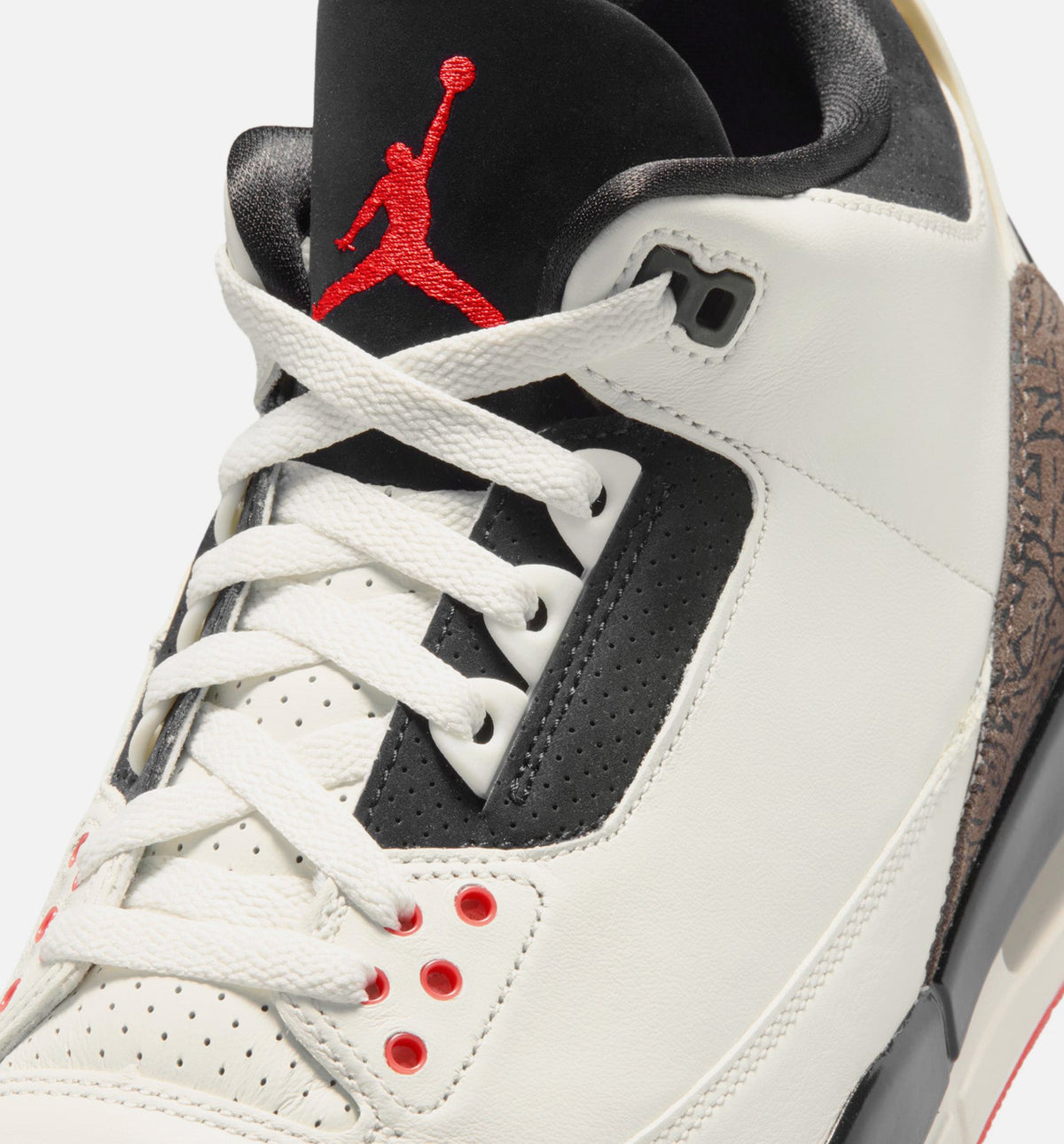 Air Jordan 3 Retro 男款生活方式运动鞋 - 帆白/黑色/大学红/淡象牙（Sail and University Red）