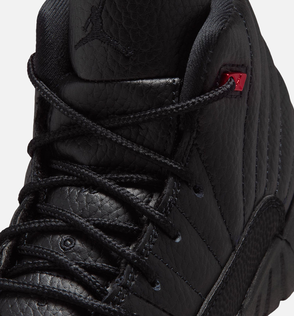Air Jordan 12 Retro Bloodline 小童运动鞋 - 黑/大学红