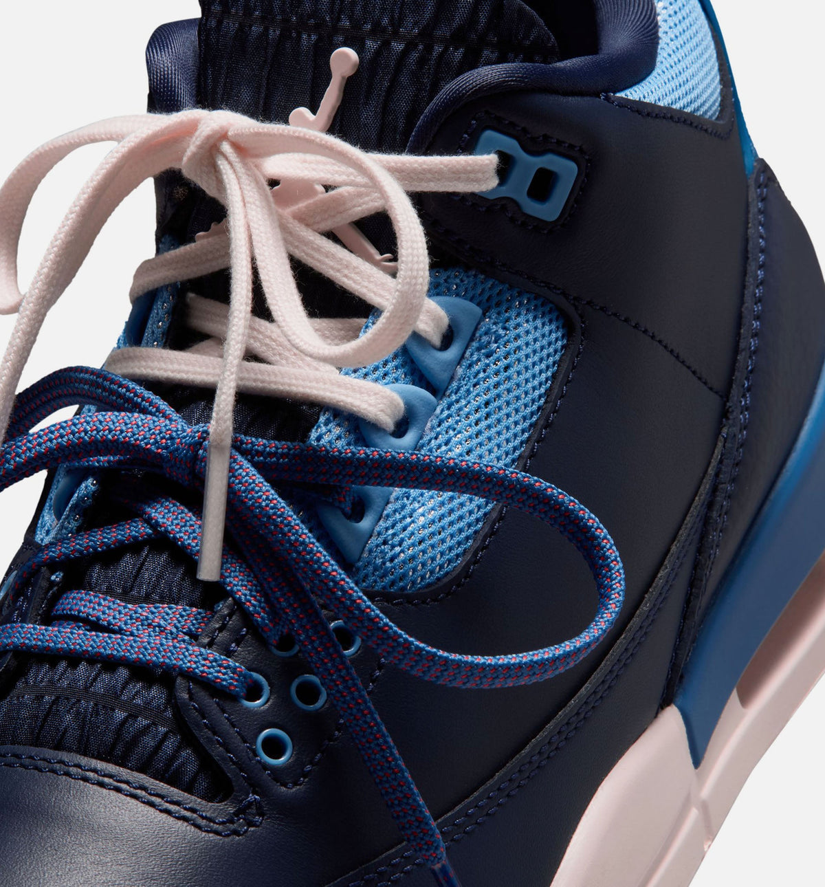 Air Jordan 3 Retro 女款生活方式运动鞋 - 深空蓝/粉笔白/赖跑红（Sport Renaissance）