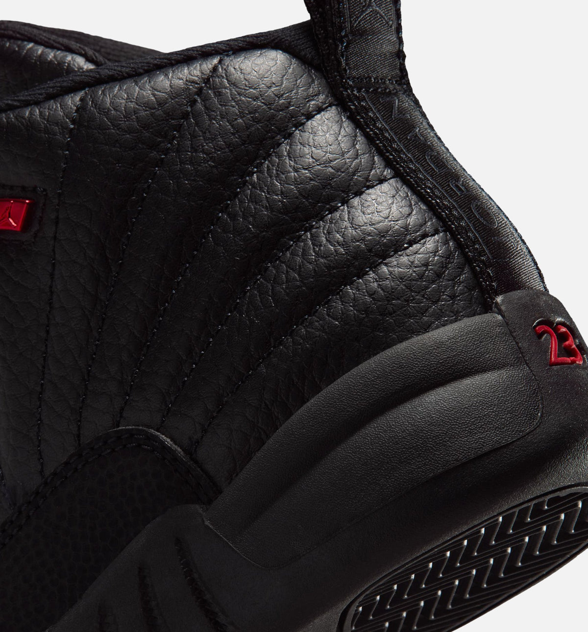 Air Jordan 12 Retro Bloodline 小童运动鞋 - 黑/大学红