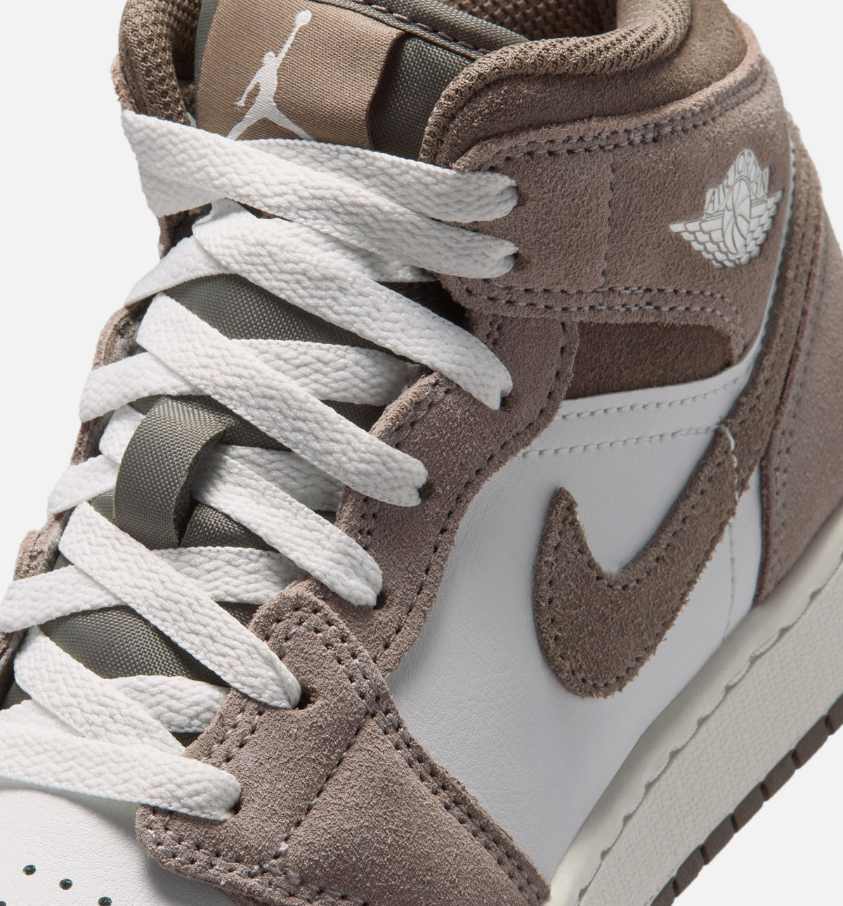 Air Jordan 1 Mid 青少年生活方式运动鞋 - 谜石/橄榄灰/山顶白
