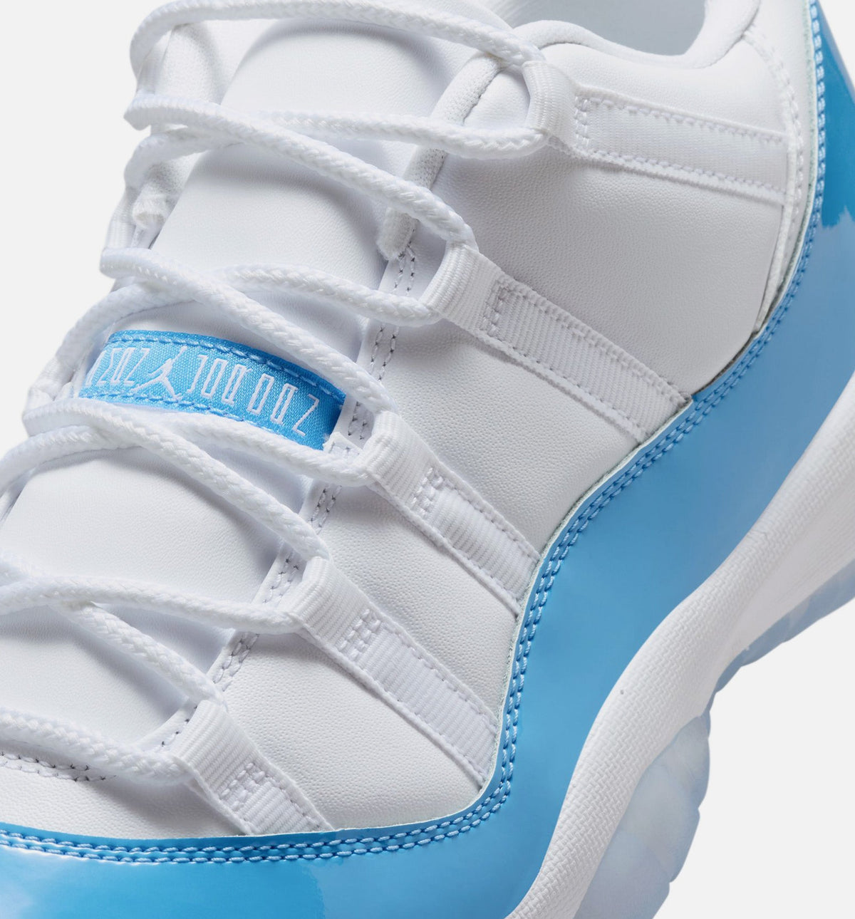 Air Jordan 11 Retro Low University Blue 男子运动鞋 - 白/大学蓝/黑