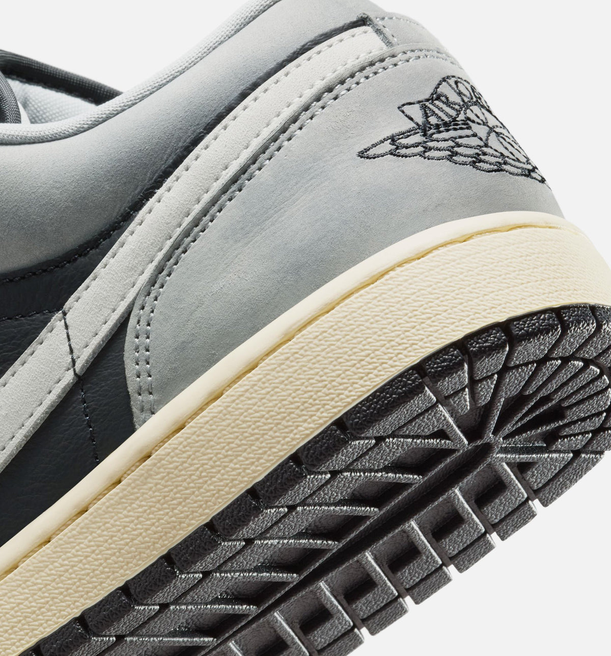 Air Jordan 1 Low SE 男款生活方式运动鞋 - 浅烟灰/白/深色黑