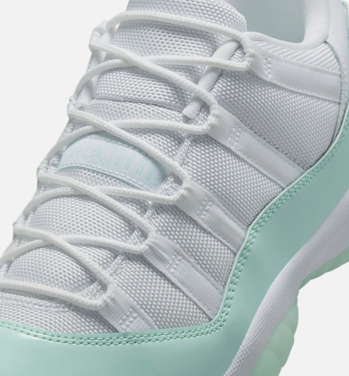 Air Jordan 11 Retro Low Igloo 女子运动鞋 - 白/冰窟青