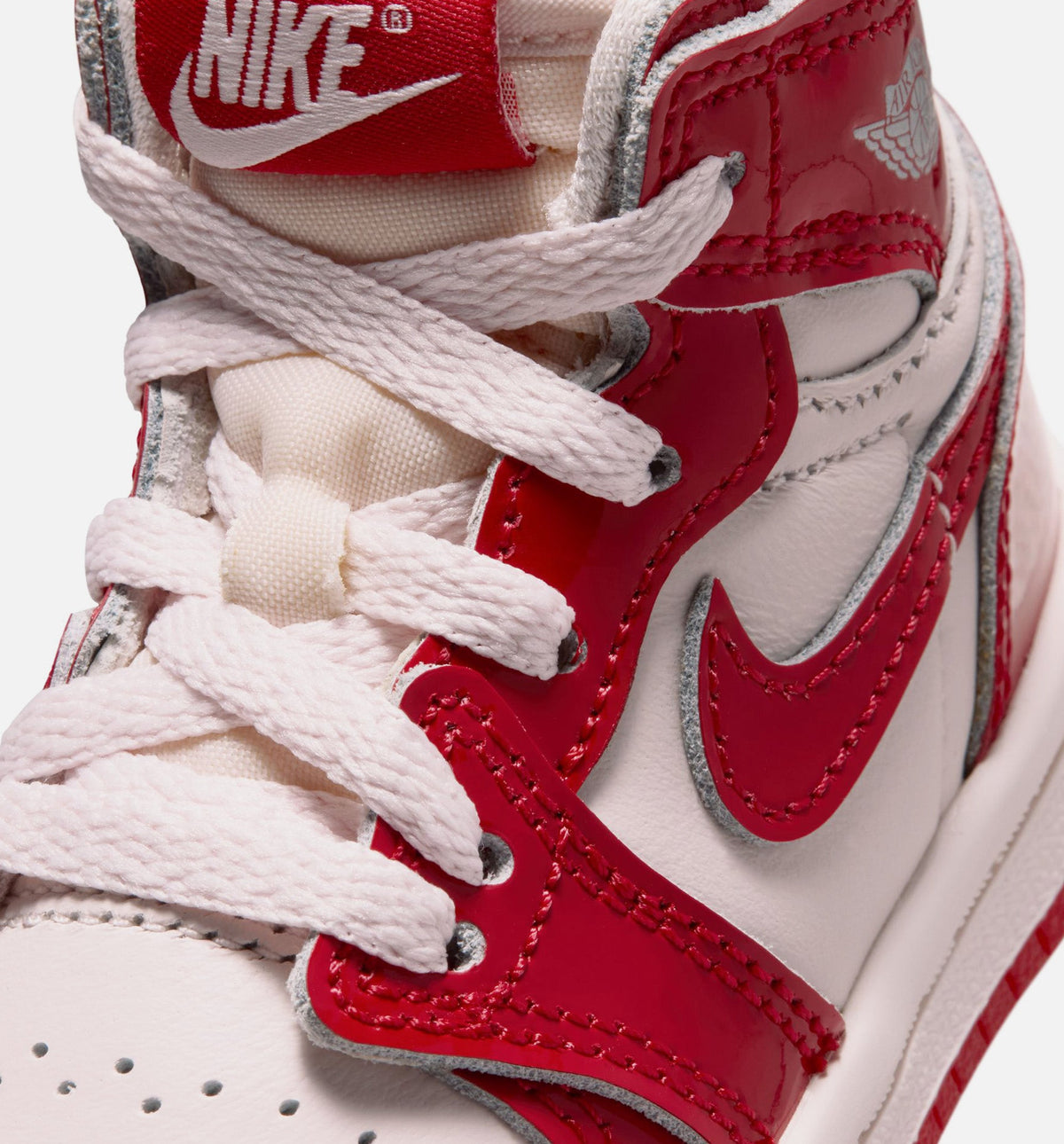 Air Jordan 1 Retro High OG 婴幼儿生活方式运动鞋 - 大学红/金属银（Nails And Grails）
