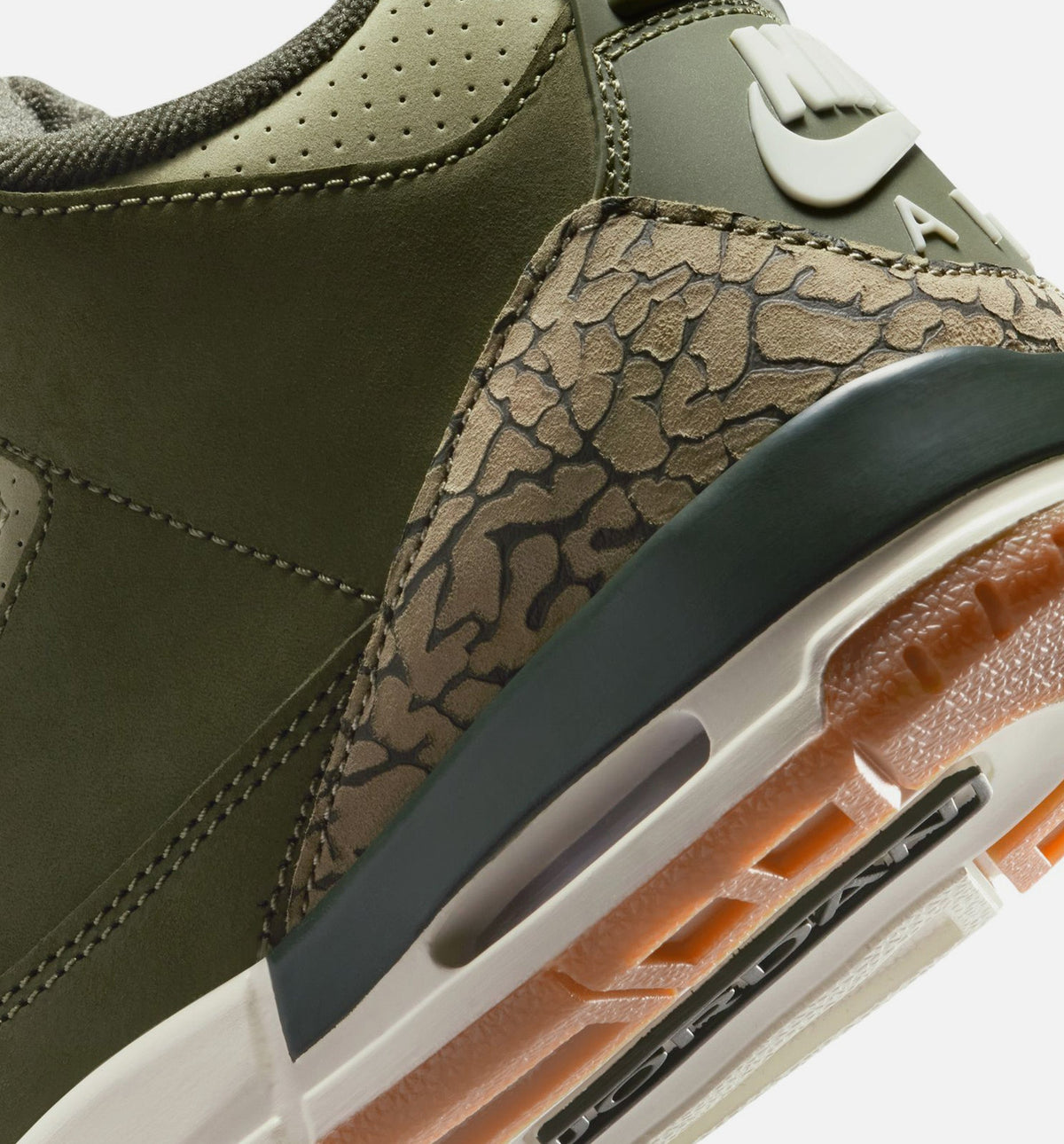 Air Jordan 3 Retro 大童生活方式运动鞋 - 中性橄榄绿/巪木/淡橄榄绿/帆白（Medium Olive）