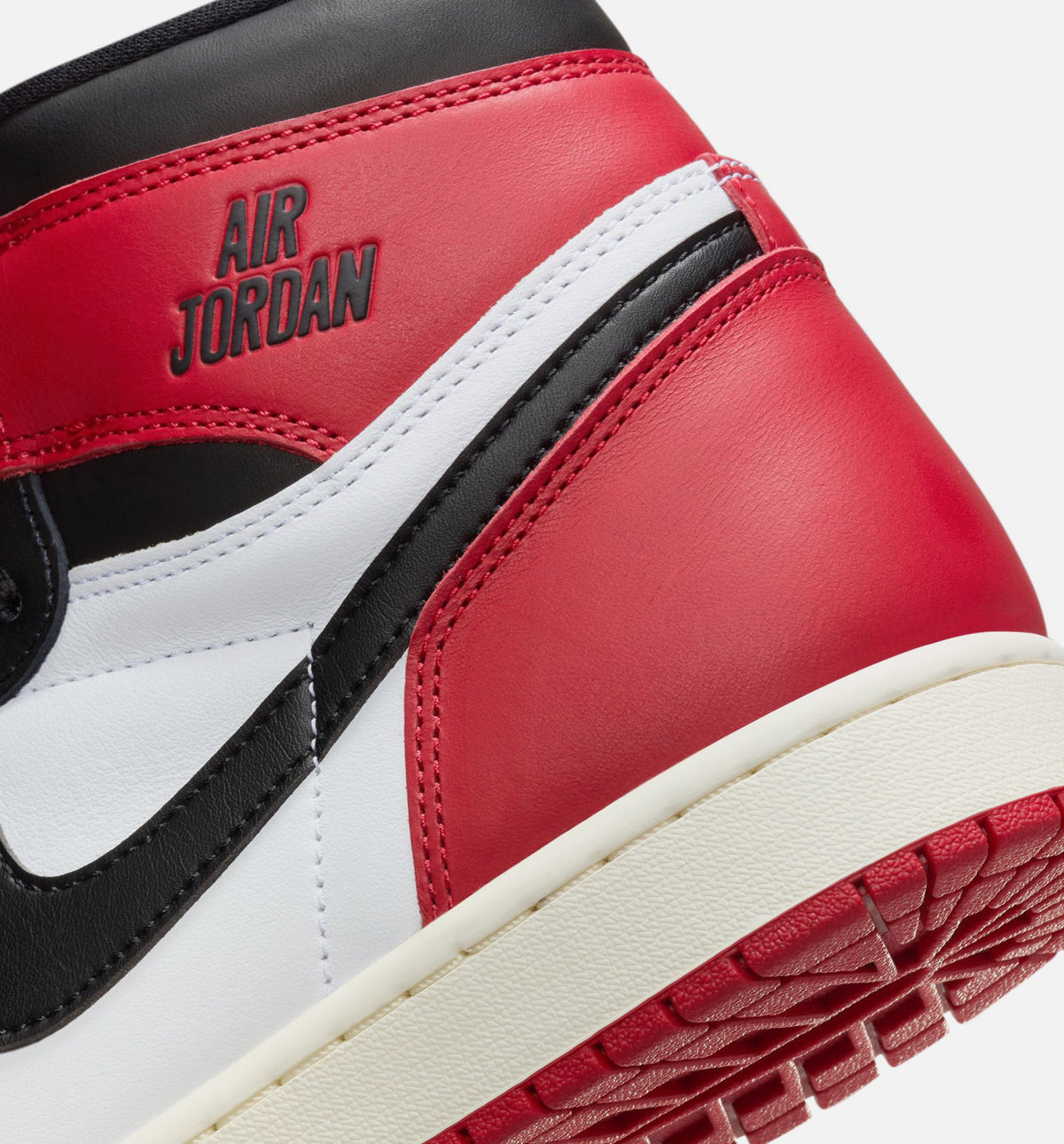 Air Jordan 1 Retro High OG 男款复古高帮运动鞋 - 白色/黑色/大红/帆白（Black Toe）