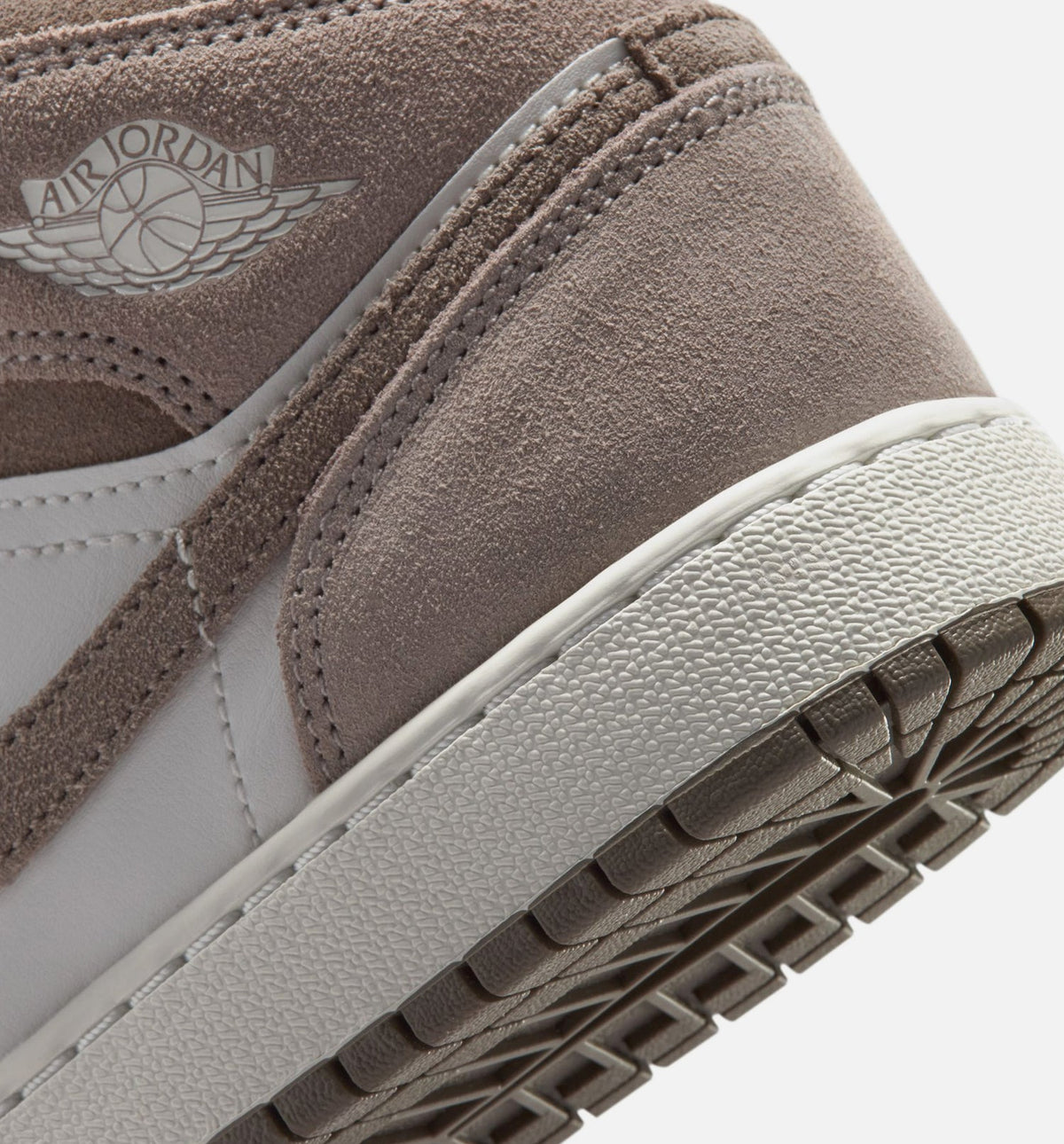 Air Jordan 1 Mid 青少年生活方式运动鞋 - 谜石/橄榄灰/山顶白