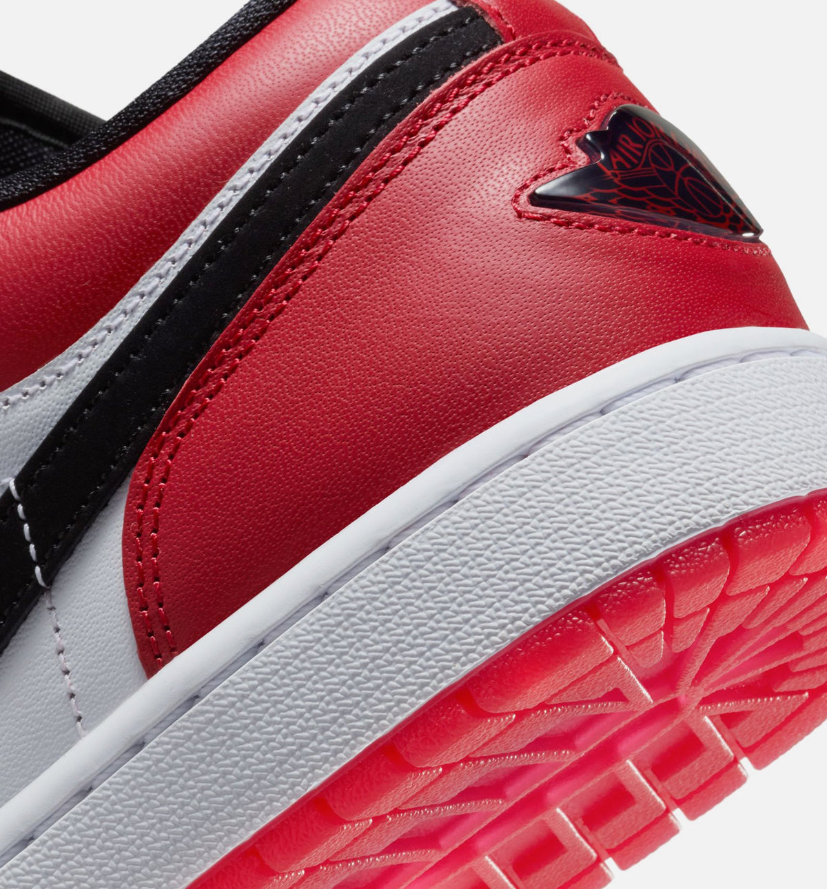 Air Jordan 1 Low SE 男款生活方式运动鞋 - 白/大学红/黑